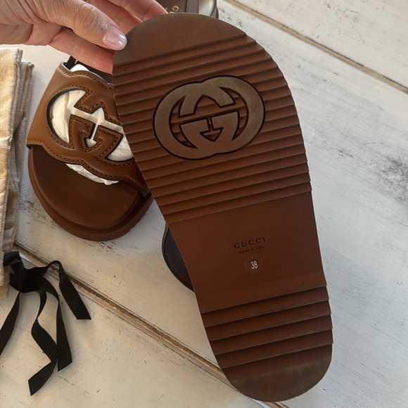 Gucci Interlocking G Sandal in brown/chocolate - Picture 2 of 5